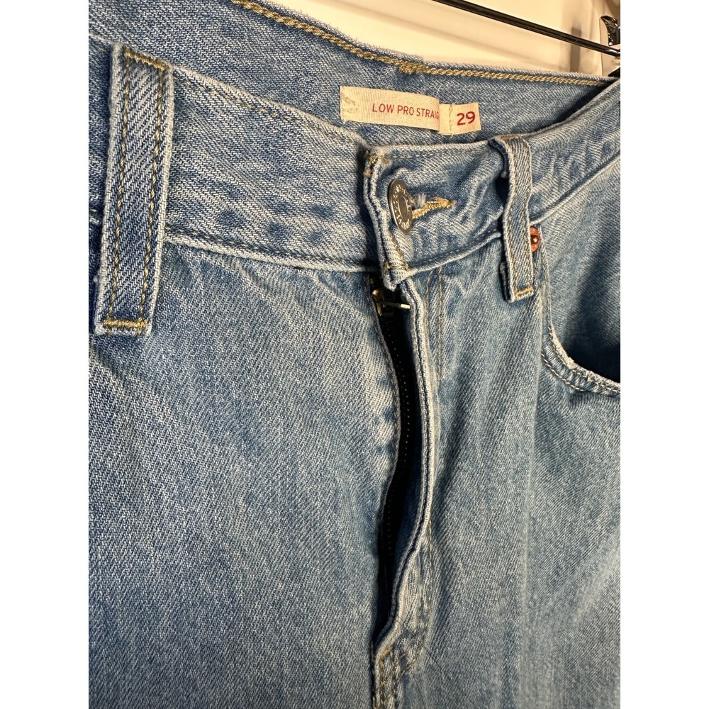 Levi's Low Pro Straight Jeans Women's Size 29 Light Wash Blue Denim Relaxed EUC - Picture 5 of 14